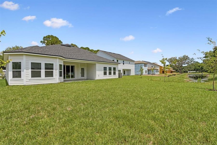 Exterior details and patio area of a home in , Yulee (Image 19).