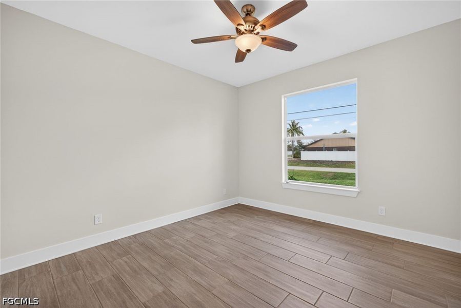 Spacious, unfurnished interior of a new home in Cape Coral, Cape Coral (Image 22).