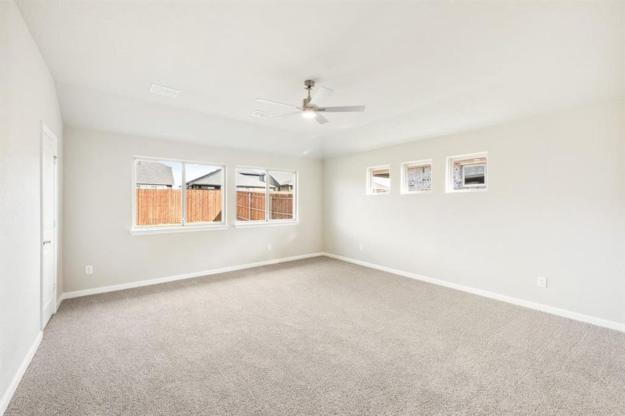 Spacious, unfurnished interior of a new home in Eagle Glen Elements, Alvarado (Image 26).