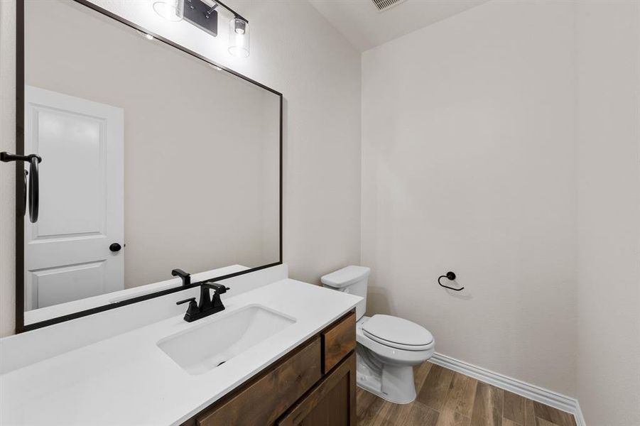 Furnished interior view inside a new home in , Waxahachie (Image 6).