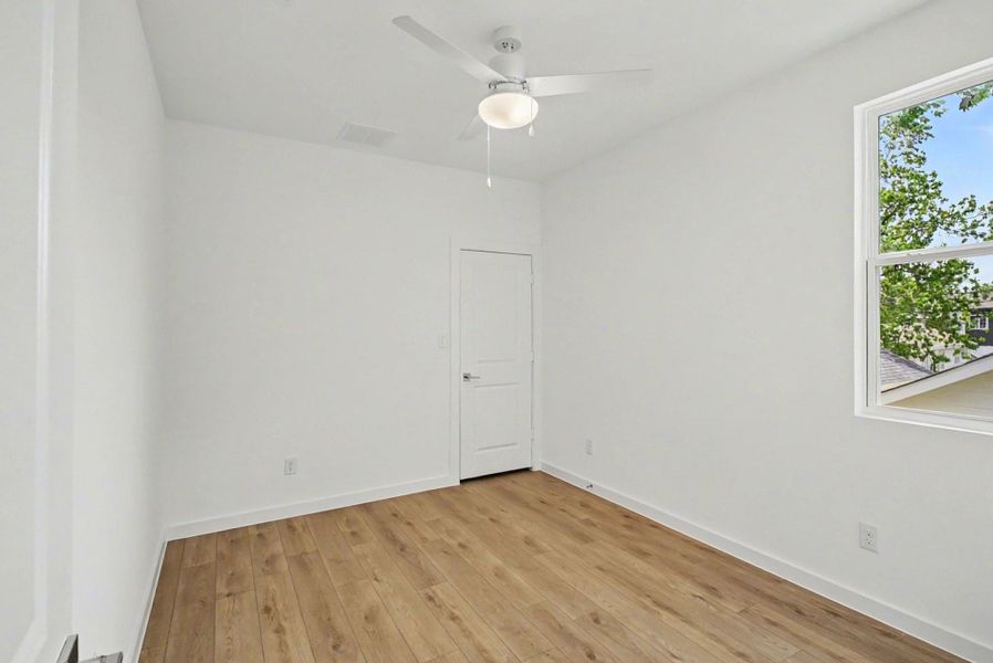 Spacious, unfurnished interior of a new home in , Houston (Image 12).