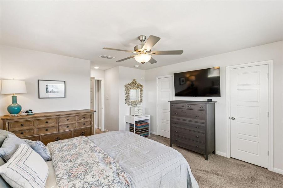Furnished interior view inside a new home in , Wylie (Image 19).