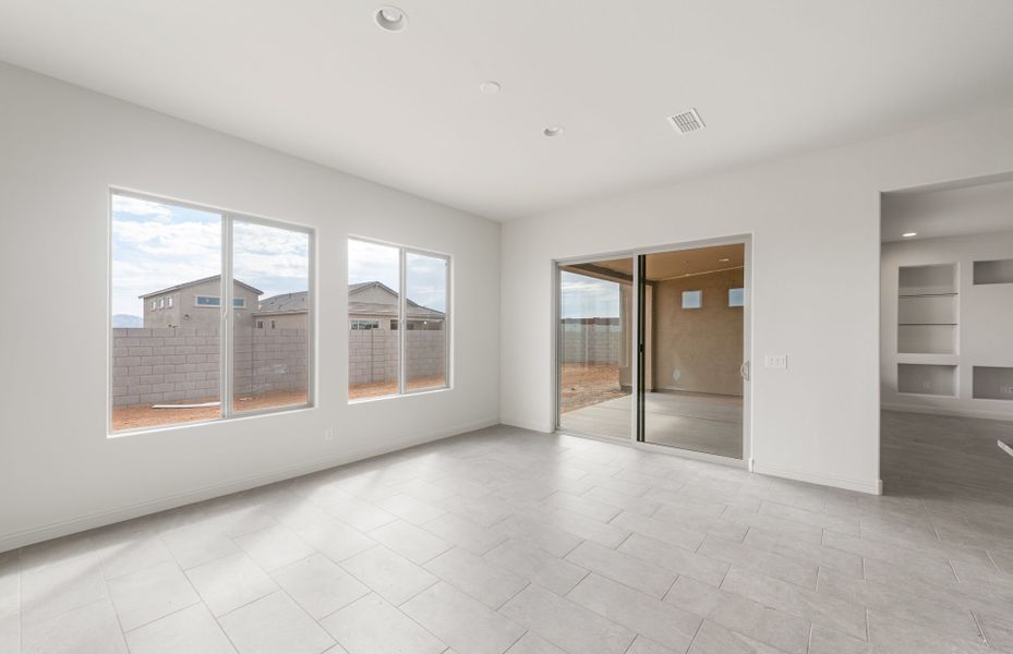 Spacious, unfurnished interior of a new home in Artisan at Asante, Surprise (Image 24).
