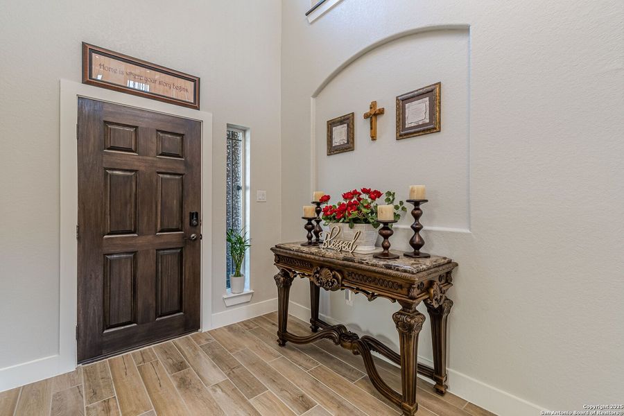 Furnished interior view inside a new home in Hiddenbrooke, Seguin (Image 31).