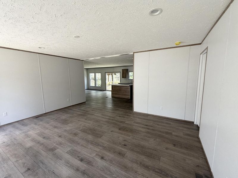 Spacious, unfurnished interior of a new home in , Walterboro (Image 5).