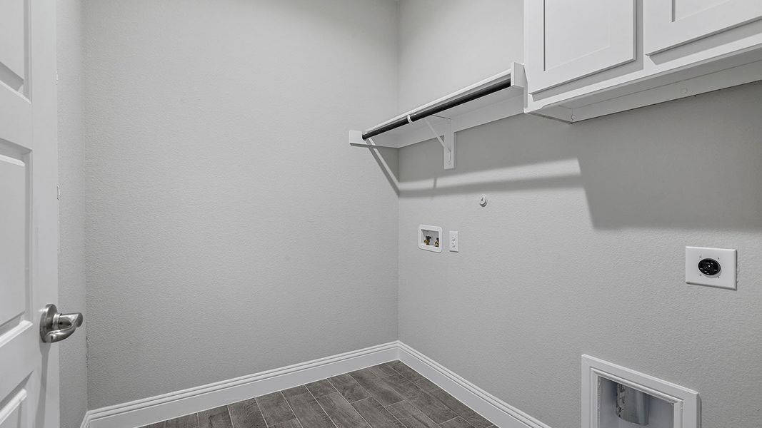 Spacious, unfurnished interior of a new home in Eagle Creek, Denton (Image 33).