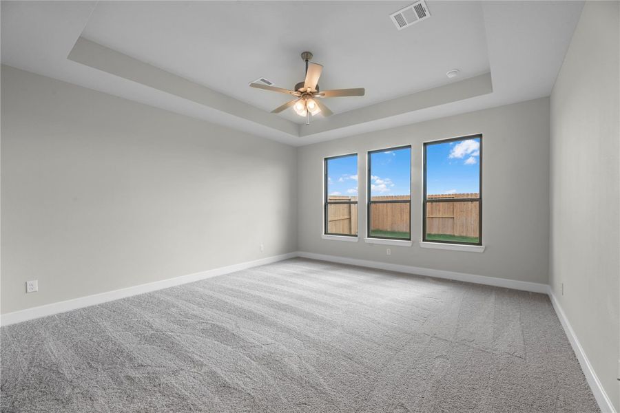 Spacious, unfurnished interior of a new home in Cross Creek West, Fulshear (Image 23).