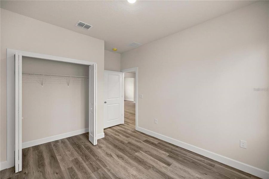 Spacious, unfurnished interior of a new home in , Citrus Springs (Image 6).