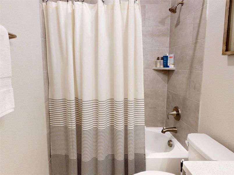 4th bathroom on second floor with shower/tub.