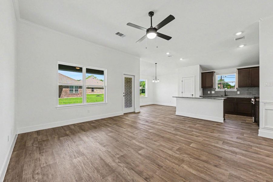Spacious, unfurnished interior of a new home in , Angleton (Image 22).