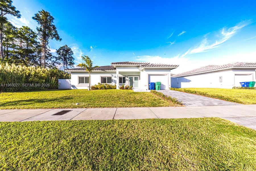Exterior details and patio area of a home in , Homestead (Image 9).