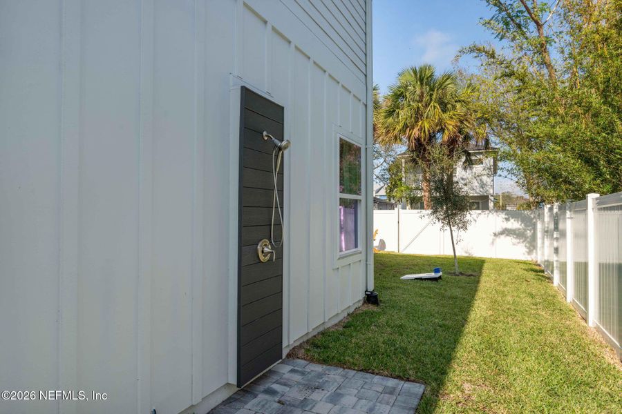 Exterior details and patio area of a home in , Jacksonville Beach (Image 25).