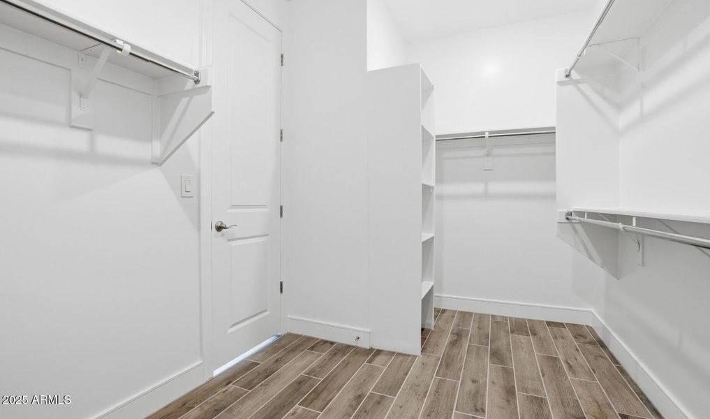 Viviendo Lot #7 Primary Closet (Large) Viviendo Lot #7 Primary Closet (Large)