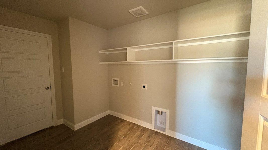 Spacious, unfurnished interior of a new home in Sandstone Estates, Granbury (Image 27). Spacious, unfurnished interior of a new home in Sandstone Estates, Granbury (Image 27).