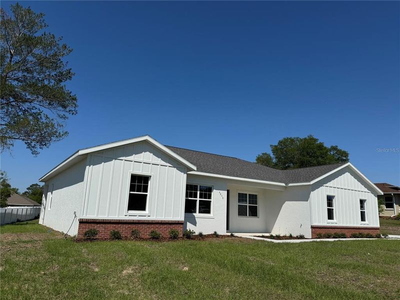 Exterior details and patio area of a home in , Ocala (Image 3).