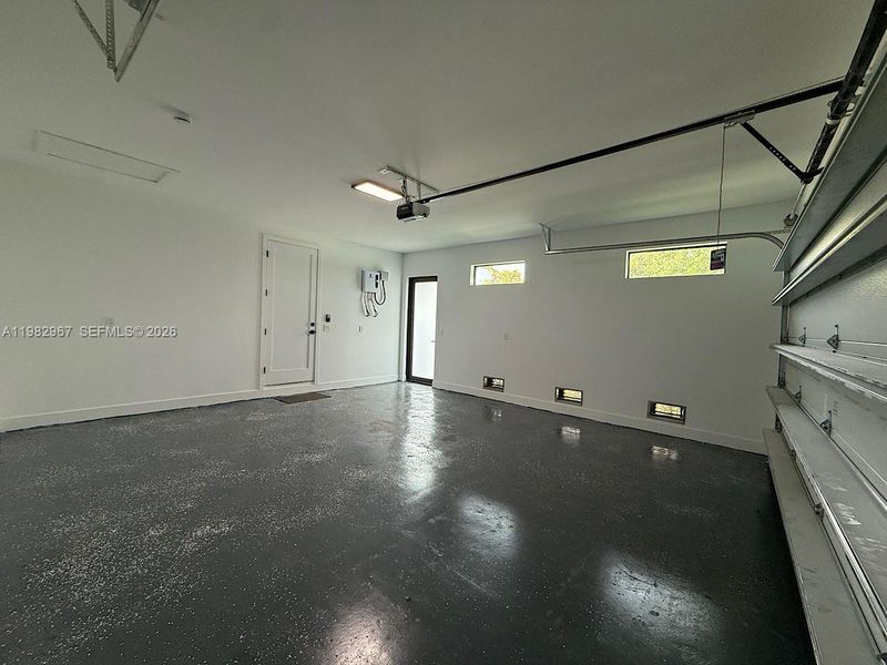 Spacious, unfurnished interior of a new home in , Fort Lauderdale (Image 16).