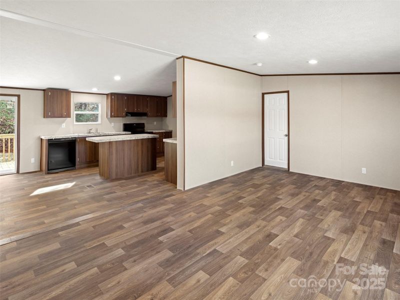 Spacious, unfurnished interior of a new home in , Old Fort (Image 21).