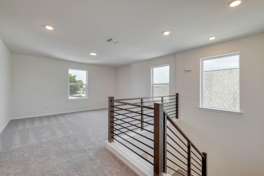 Spacious, unfurnished interior of a new home in Overlook Ranch, Georgetown (Image 16).