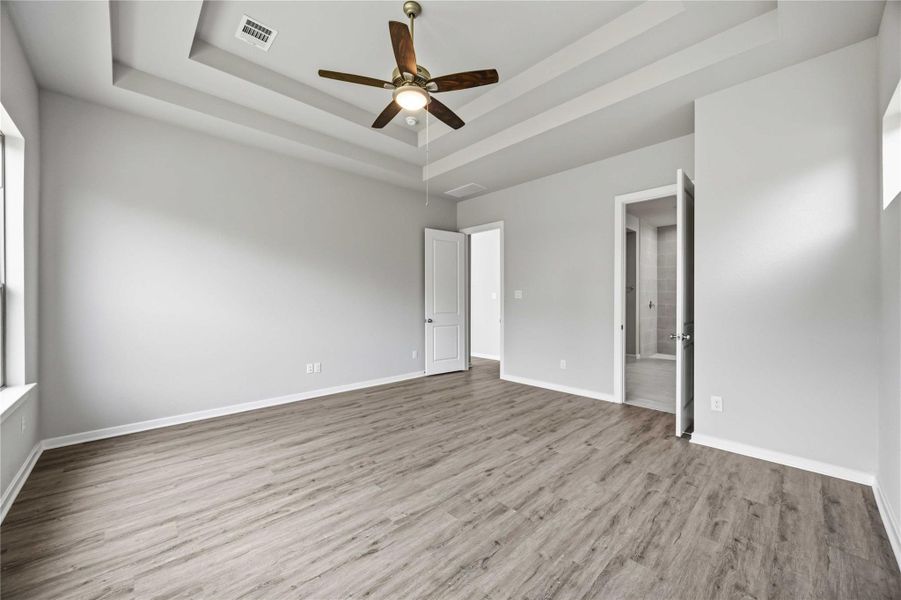 Spacious, unfurnished interior of a new home in Canterra Creek  60', Rosharon (Image 39).