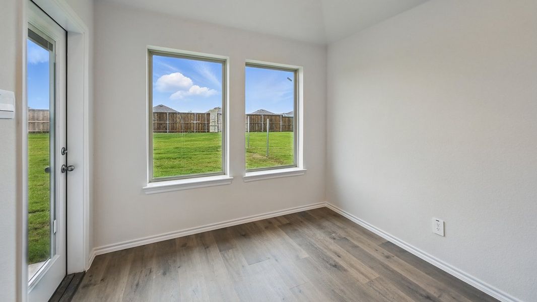Spacious, unfurnished interior of a new home in Saddlebrook, Waxahachie (Image 8).