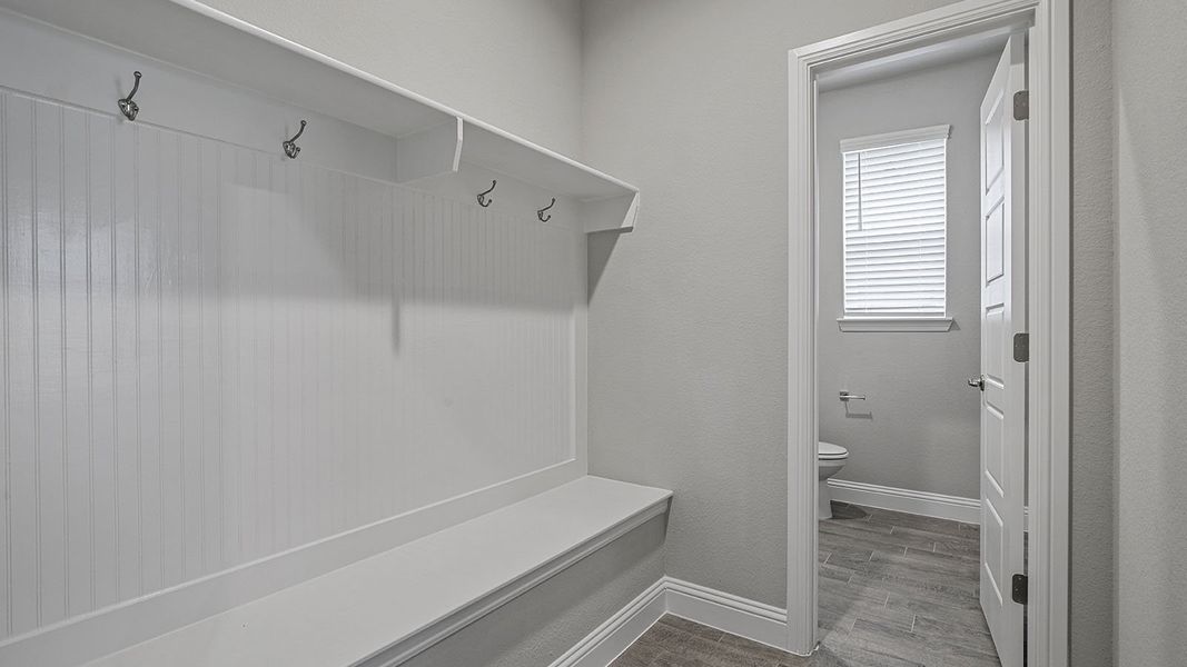 Spacious, unfurnished interior of a new home in Eagle Creek, Denton (Image 28).