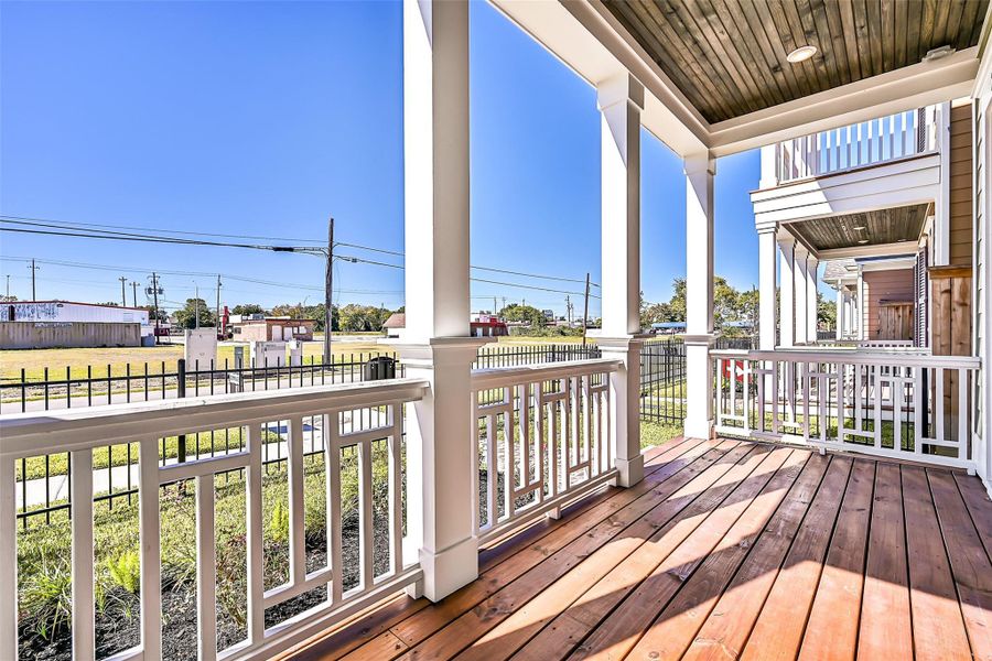 Exterior details and patio area of a home in Pearland Old Townsite, Pearland (Image 4).