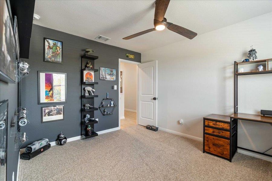 Workout room featuring baseboards, visible vents, ceiling fan, and carpet flooring