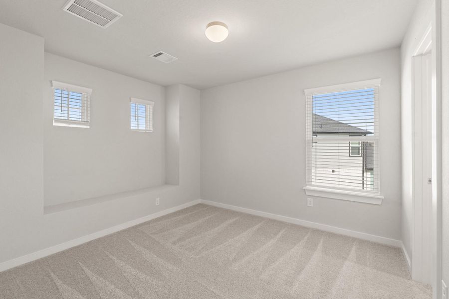 Spacious, unfurnished interior of a new home in Morton Creek Ranch, Katy (Image 12).