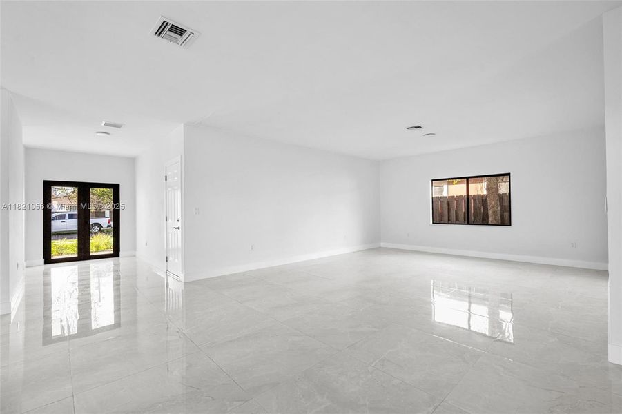Spacious, unfurnished interior of a new home in , Cutler Bay (Image 26).