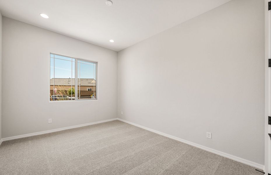 Spacious, unfurnished interior of a new home in Artisan at Asante, Surprise (Image 25).