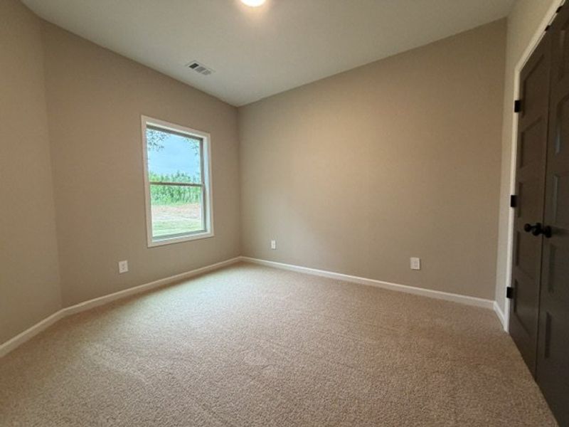 Spacious, unfurnished interior of a new home in Oakview, Pine Mountain (Image 17).
