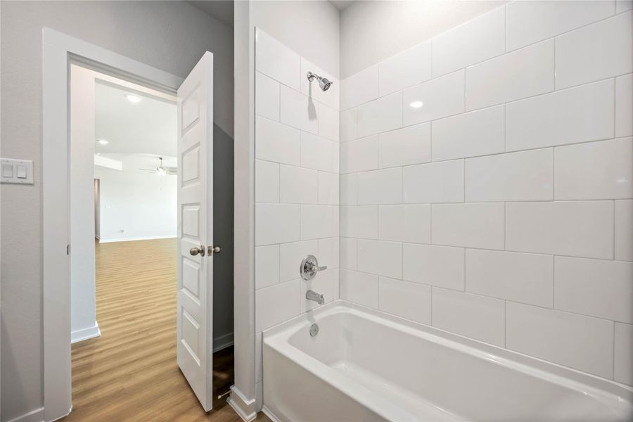 Furnished interior view inside a new home in Blue Heron Estates, Beasley (Image 5).