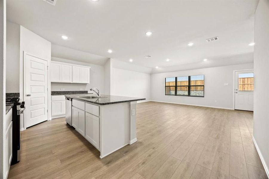 14-web-or-mls-556-ridgewood-dr