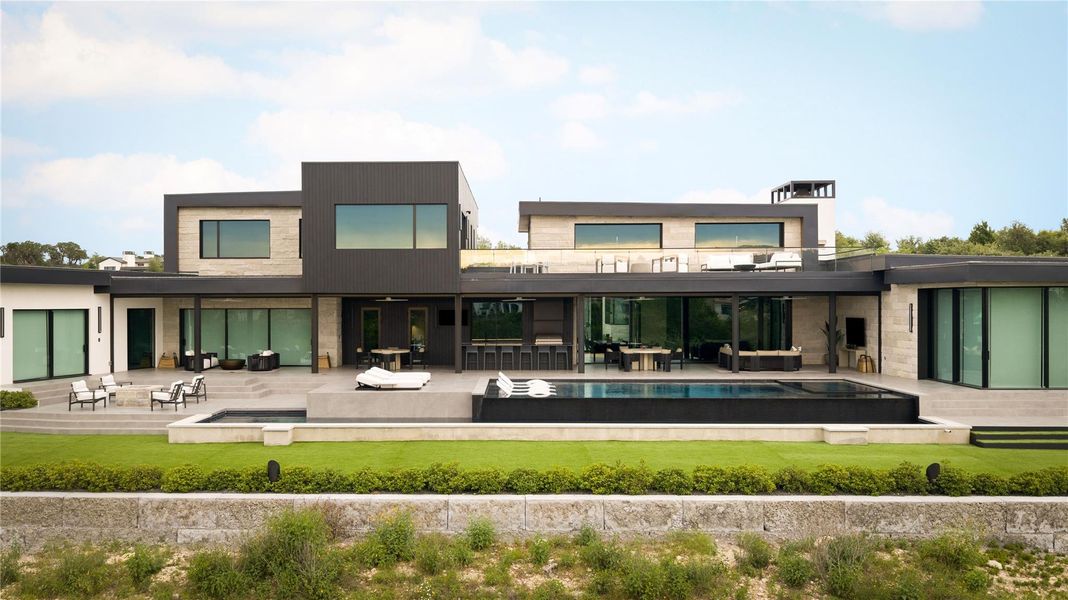 Image 33 of a home in .