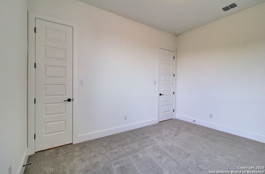 Spacious, unfurnished interior of a new home in Verandas at the Rim, San Antonio (Image 20).