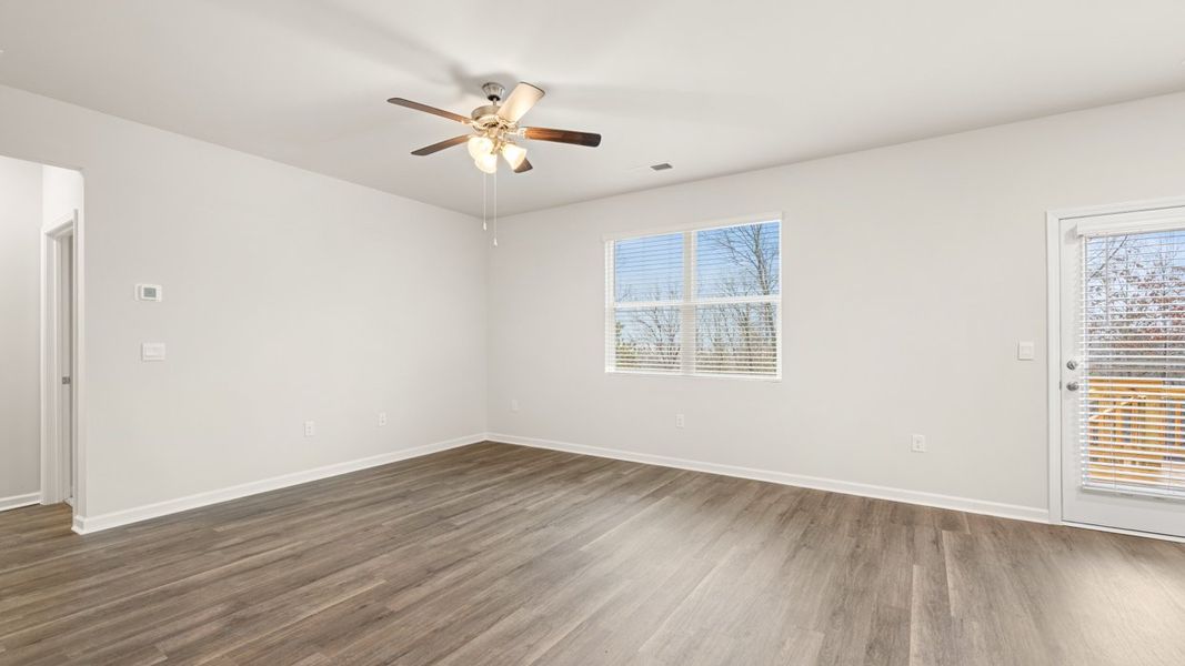 Spacious, unfurnished interior of a new home in Captain's Corner, Grovetown (Image 16).