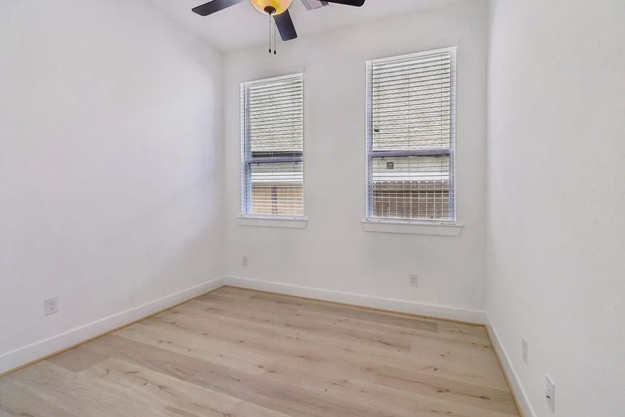 Spacious, unfurnished interior of a new home in Parkside on the River, Georgetown (Image 25).