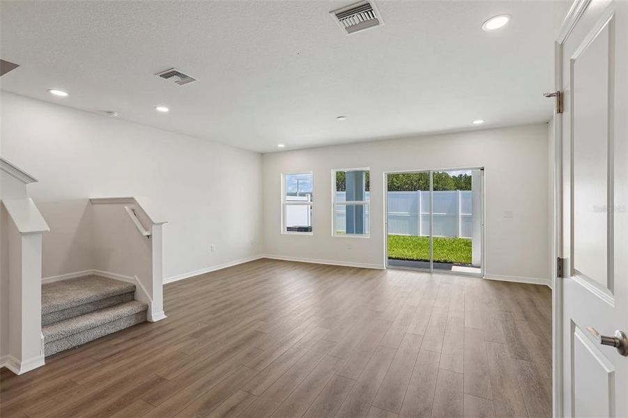 Spacious, unfurnished interior of a new home in Twin Oaks, Zephyrhills (Image 13).