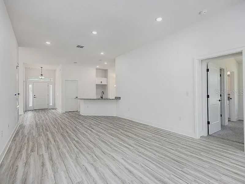 Spacious, unfurnished interior of a new home in Briarwood, Alachua (Image 12). Spacious, unfurnished interior of a new home in Briarwood, Alachua (Image 12).