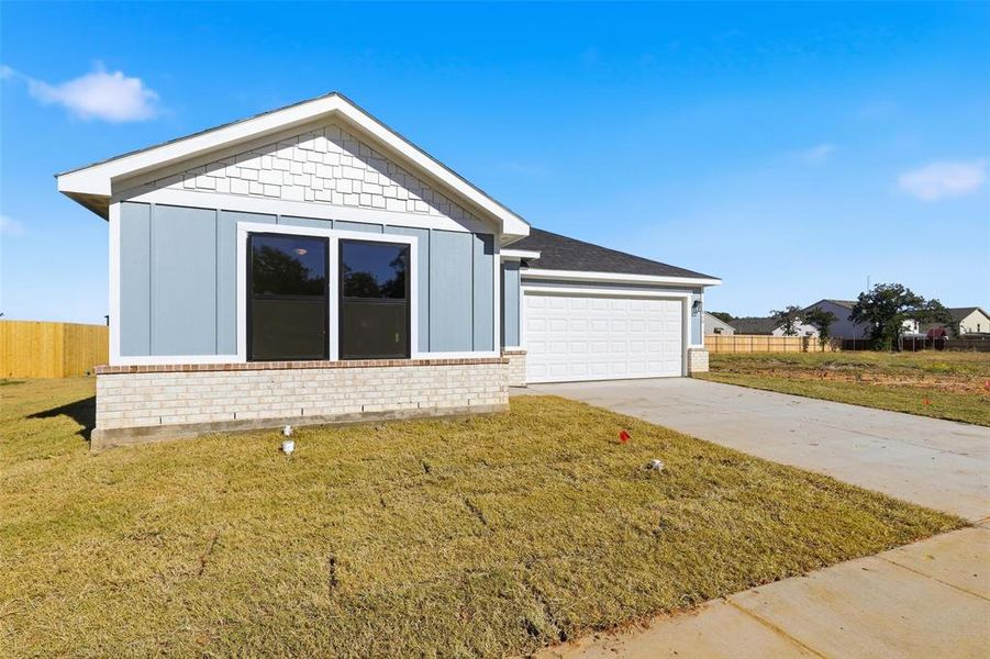 Exterior details and patio area of a home in , Tolar (Image 25).