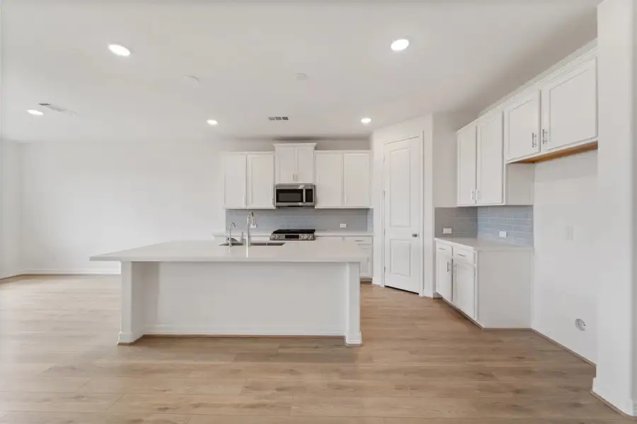 Sample product photo. Actual exterior and interior selections may vary by homesite. Photo may be virtually staged.