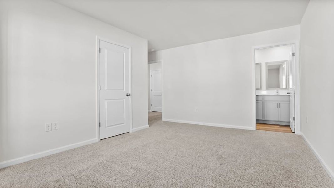 Spacious, unfurnished interior of a new home in Baxter Village, Boiling Springs (Image 30).
