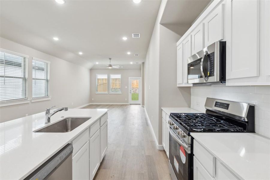 Furnished interior view inside a new home in Eastridge, McKinney (Image 18). Furnished interior view inside a new home in Eastridge, McKinney (Image 18).
