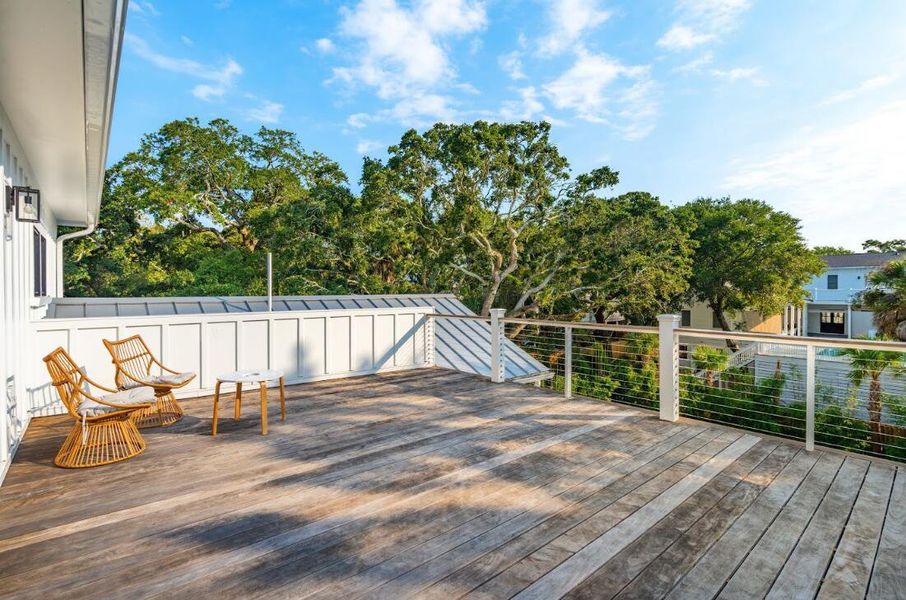 Exterior details and patio area of a home in , Isle Of Palms (Image 4).