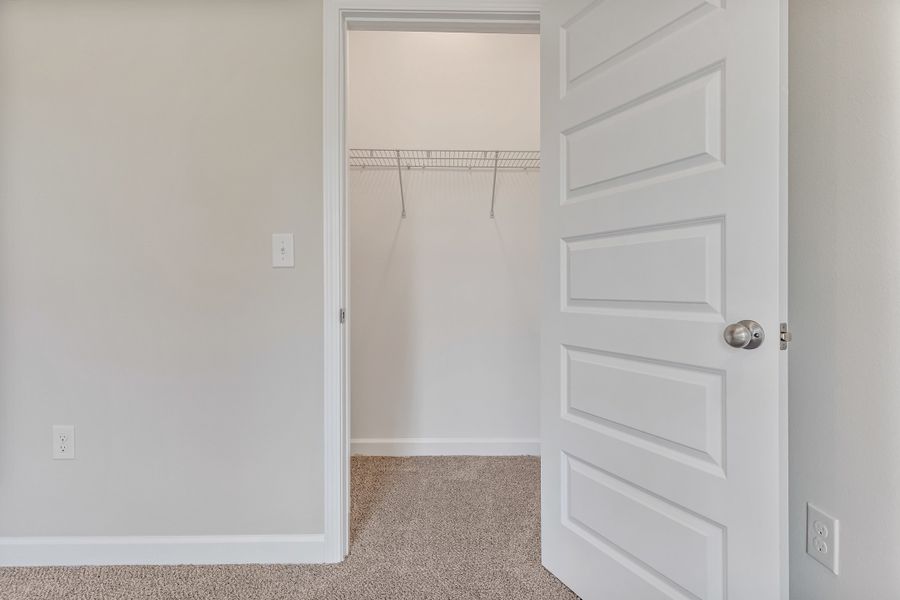 Spacious, unfurnished interior of a new home in Oak Hollow, Crestview (Image 39).