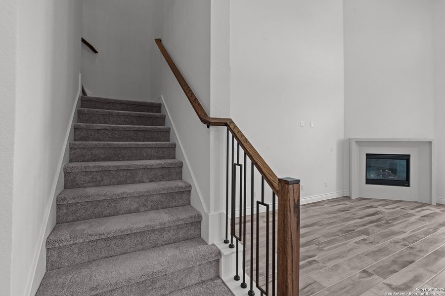 Spacious, unfurnished interior of a new home in Bison Ridge, San Antonio (Image 15).