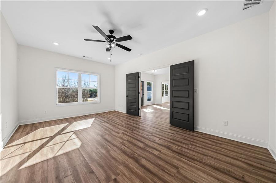 Spacious, unfurnished interior of a new home in , Dallas (Image 10).