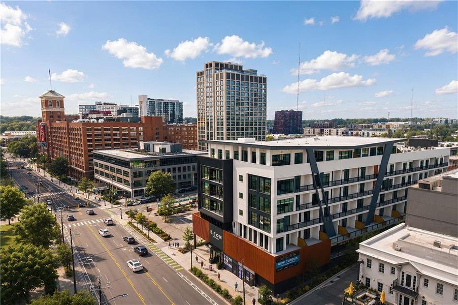 Condo located in Atlanta, GA showcasing its design and architecture (Image 5).