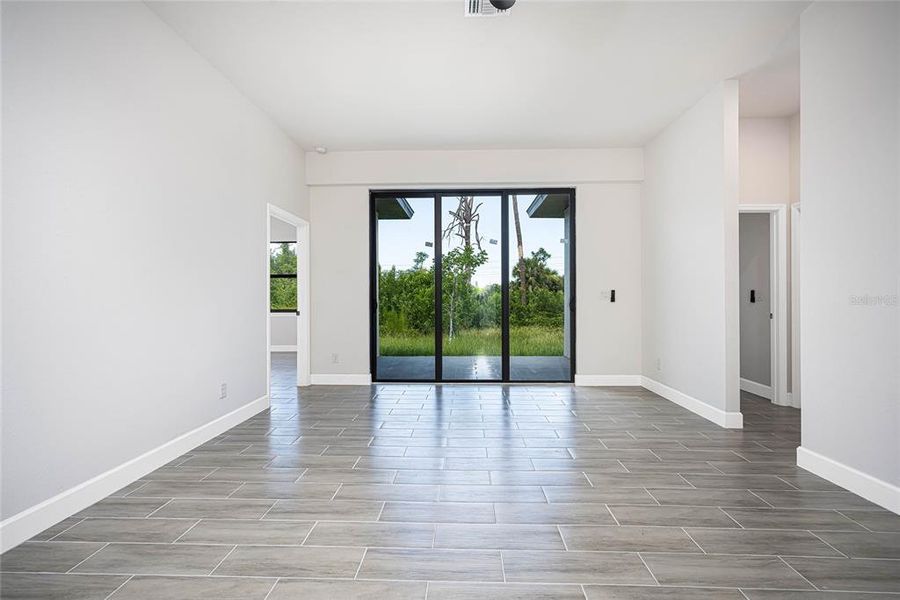Spacious, unfurnished interior of a new home in , Rotonda West (Image 15).