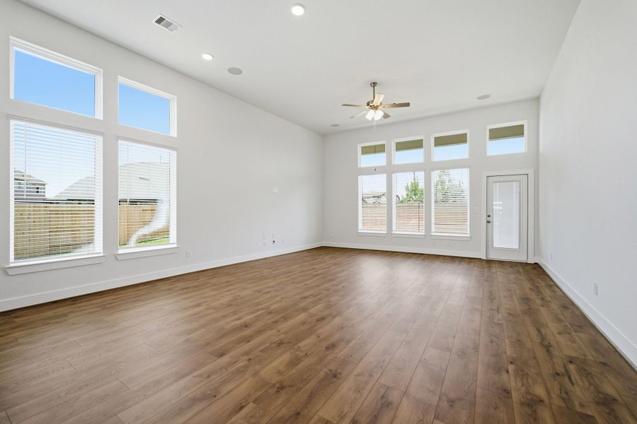 Spacious, unfurnished interior of a new home in Sunterra, Katy (Image 23). Spacious, unfurnished interior of a new home in Sunterra, Katy (Image 23).